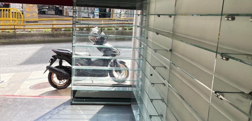 LOCAL SAN ANDRESITO 1056-992