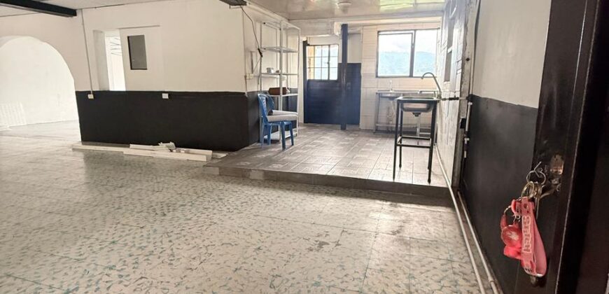 LOCAL BAJO TABLAZO-1114